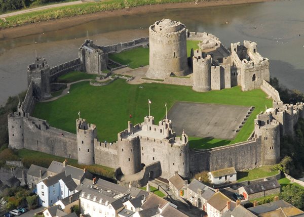 Pembroke Castle - A familia real britanica - A Casa na Praia - Daniela Pesconi-Arthur